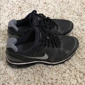 black nike air max size 8